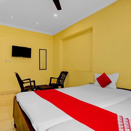 Oyo Royal Visakha Beach Guest House Вішакхапатнам Екстер'єр фото