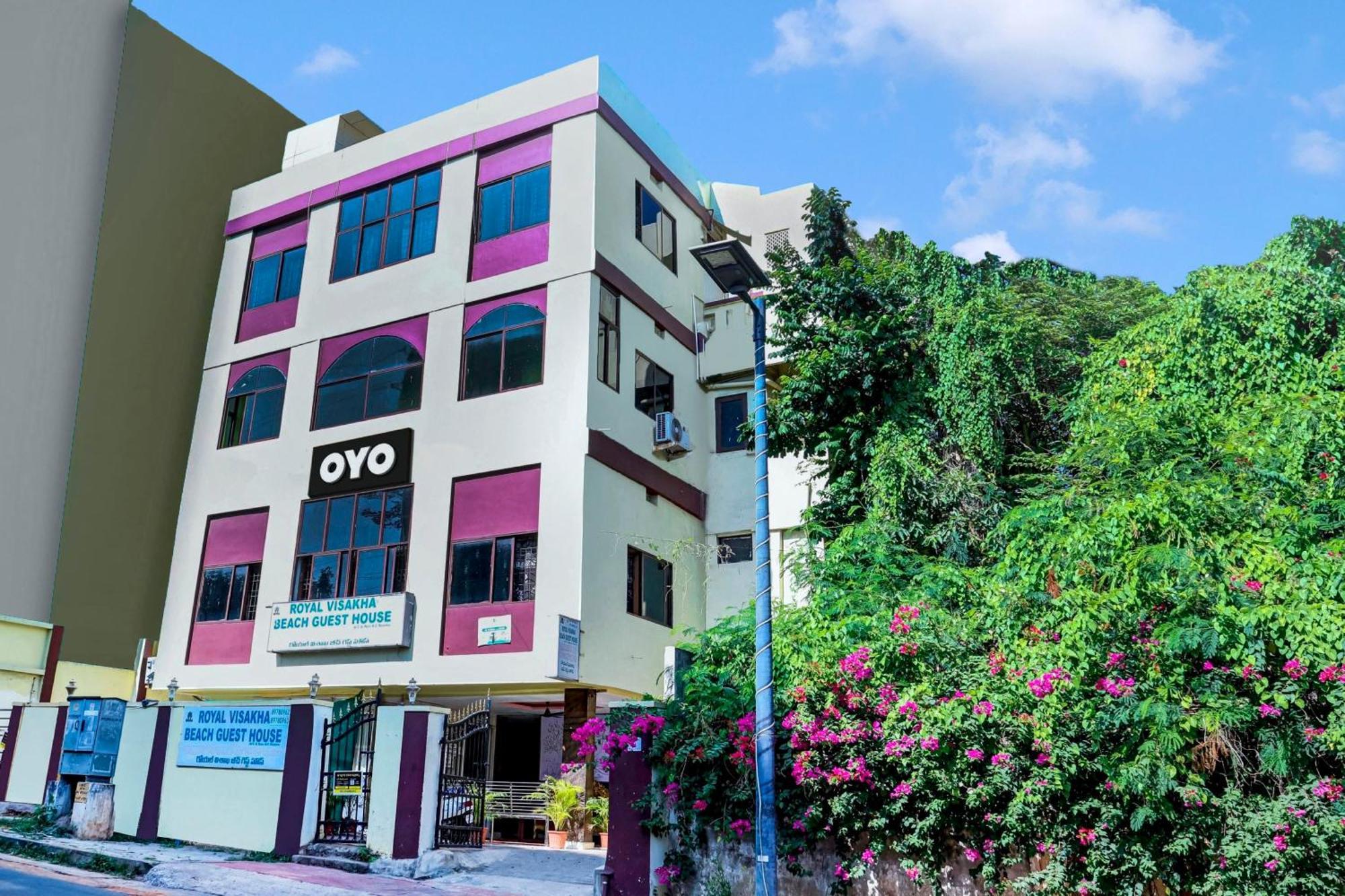 Oyo Royal Visakha Beach Guest House Вішакхапатнам Екстер'єр фото