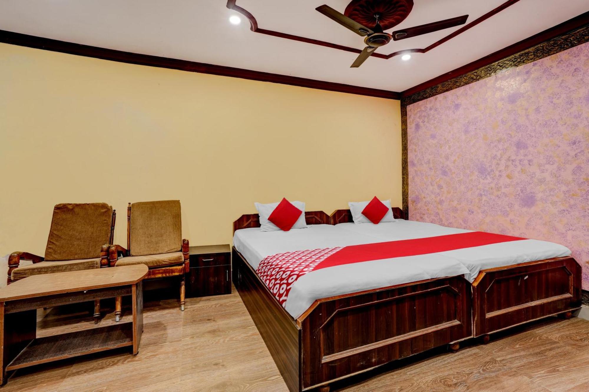 Oyo Royal Visakha Beach Guest House Вішакхапатнам Екстер'єр фото